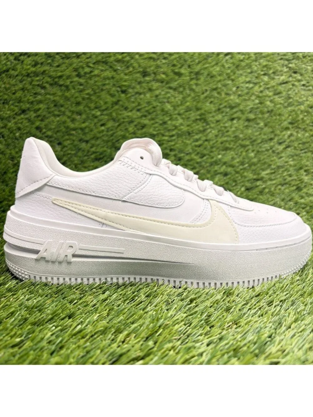 Nike Air Force 1 Platform Womens Size 8 White Athletic Leather Shoes Sneakers